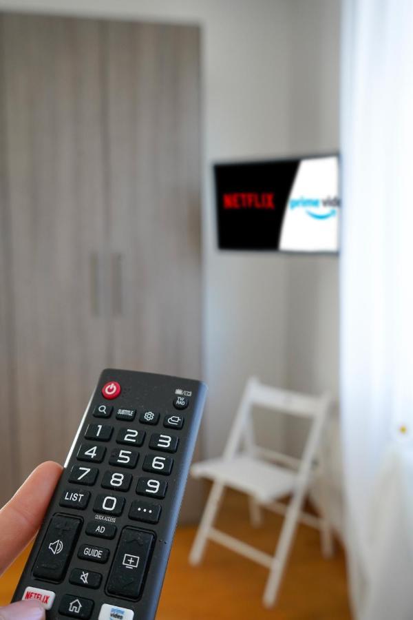 10 Min From The Airport-Wifi-Free Parking Apartman Samarate Kültér fotó