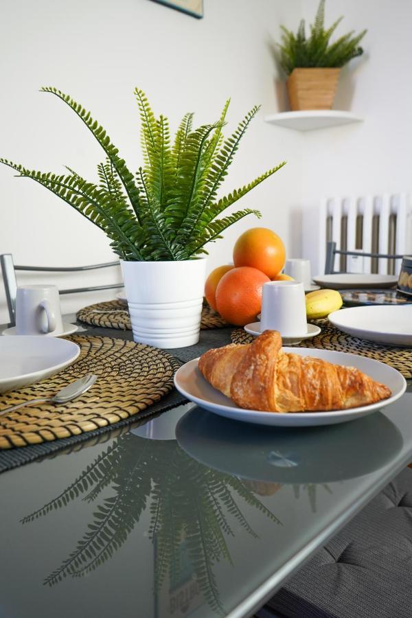10 Min From The Airport-Wifi-Free Parking Apartman Samarate Kültér fotó