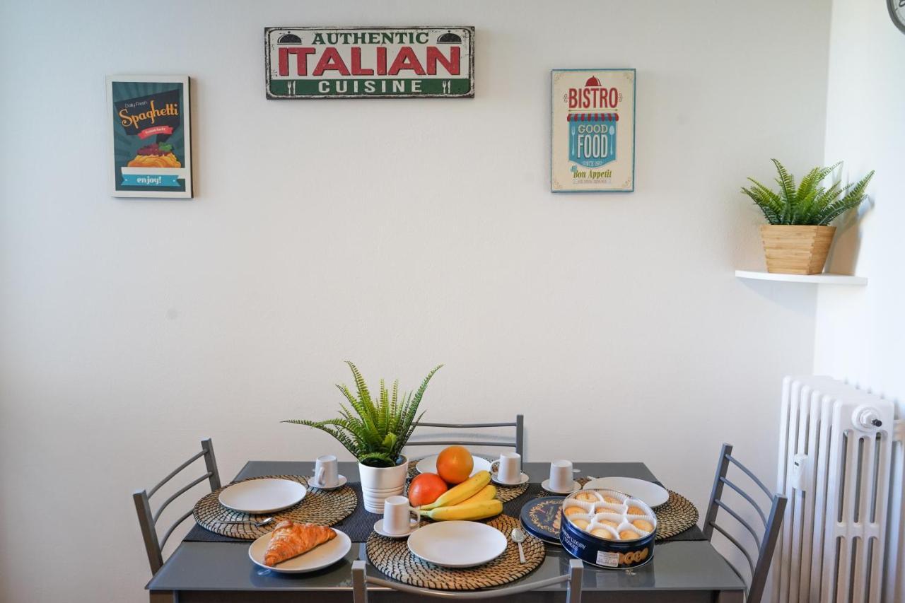 10 Min From The Airport-Wifi-Free Parking Apartman Samarate Kültér fotó