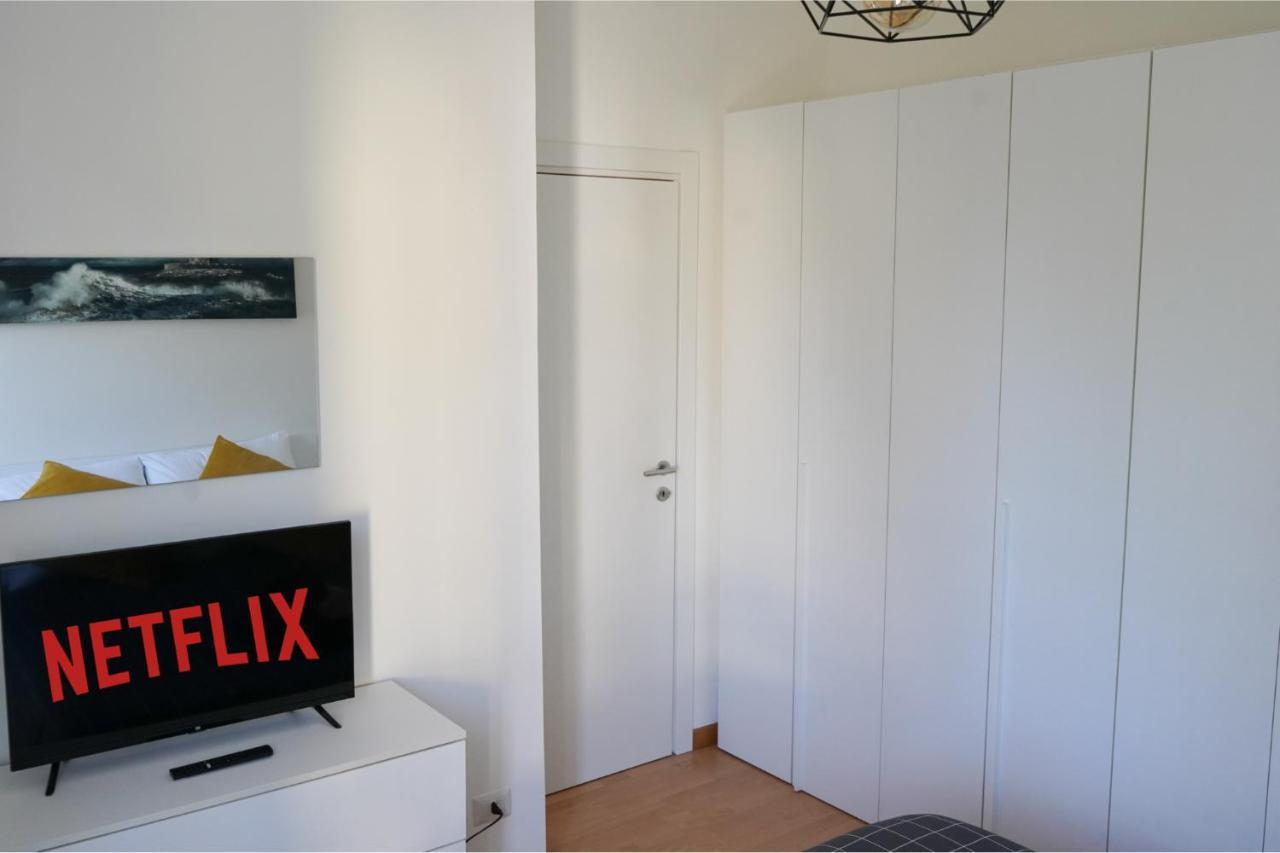 10 Min From The Airport-Wifi-Free Parking Apartman Samarate Kültér fotó